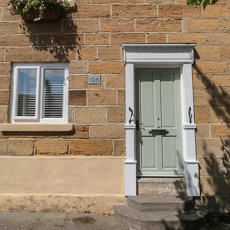 106 Westgate Guisborough